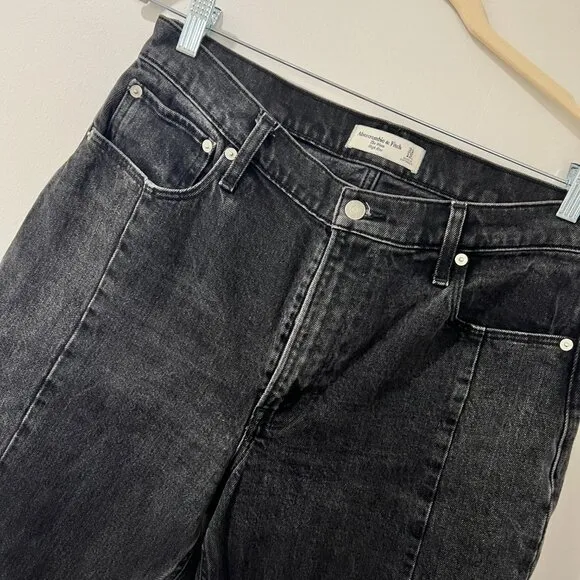 ✨ Abercrombie &amp; Fitch The Mom High Rise Jeans – Size 31/12 Long ✨
