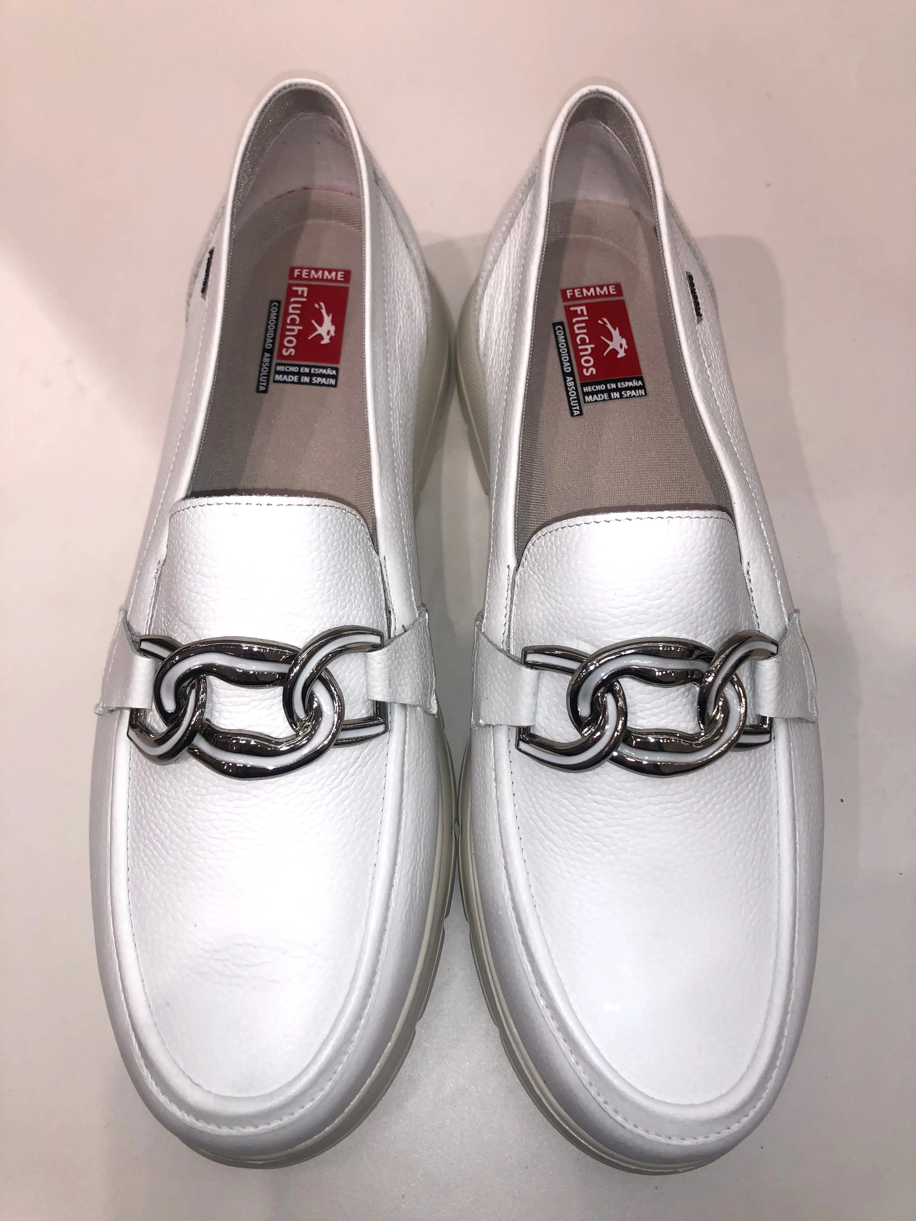 GLADIS WHITE