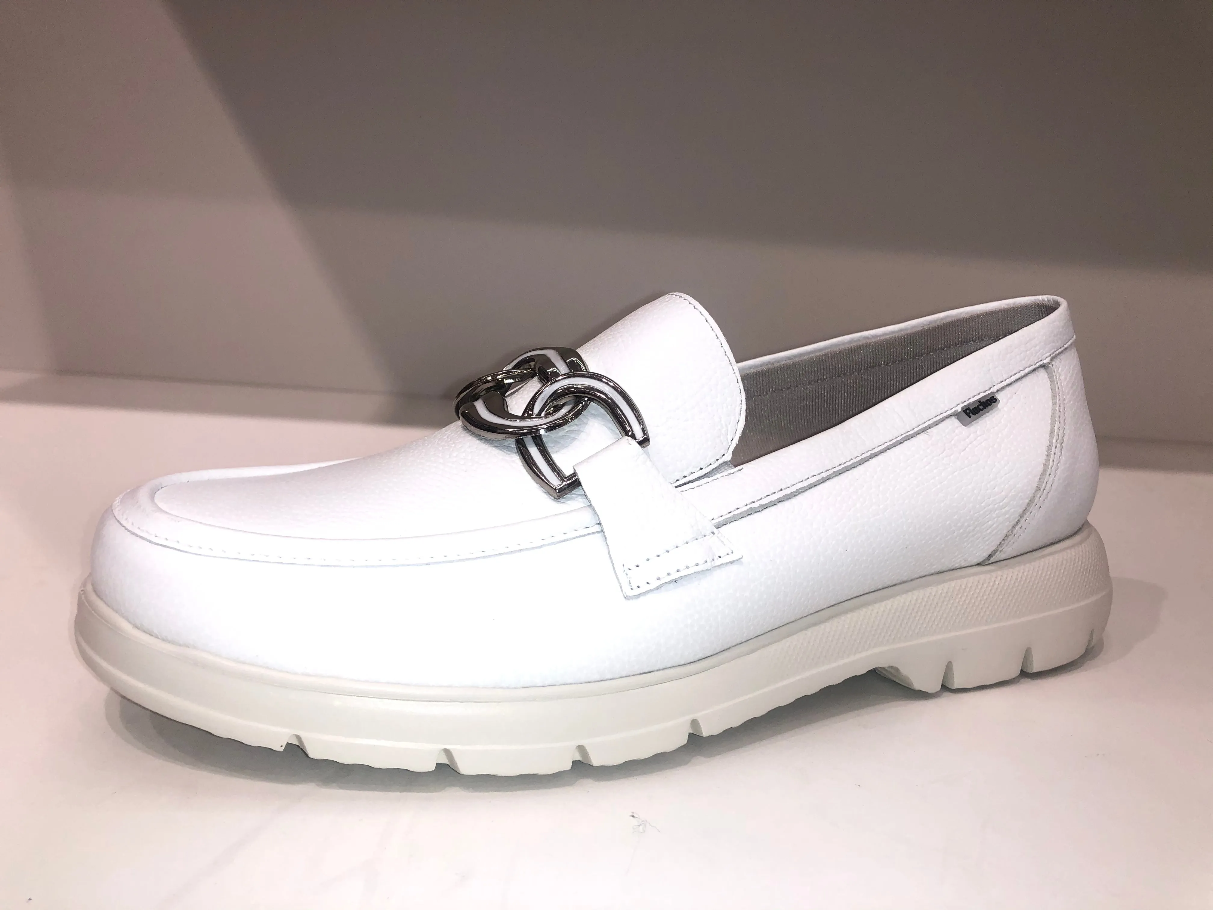 GLADIS WHITE