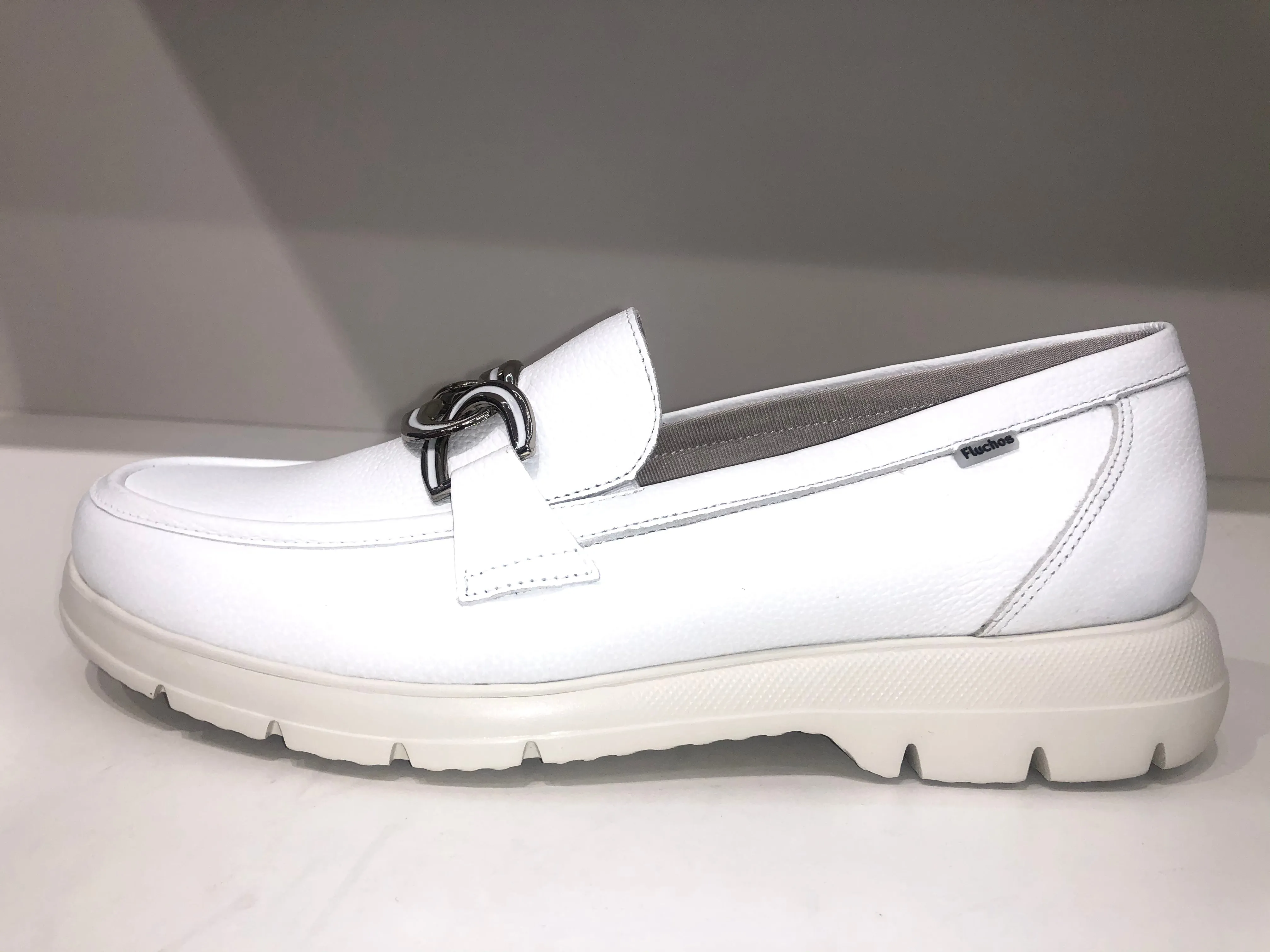 GLADIS WHITE