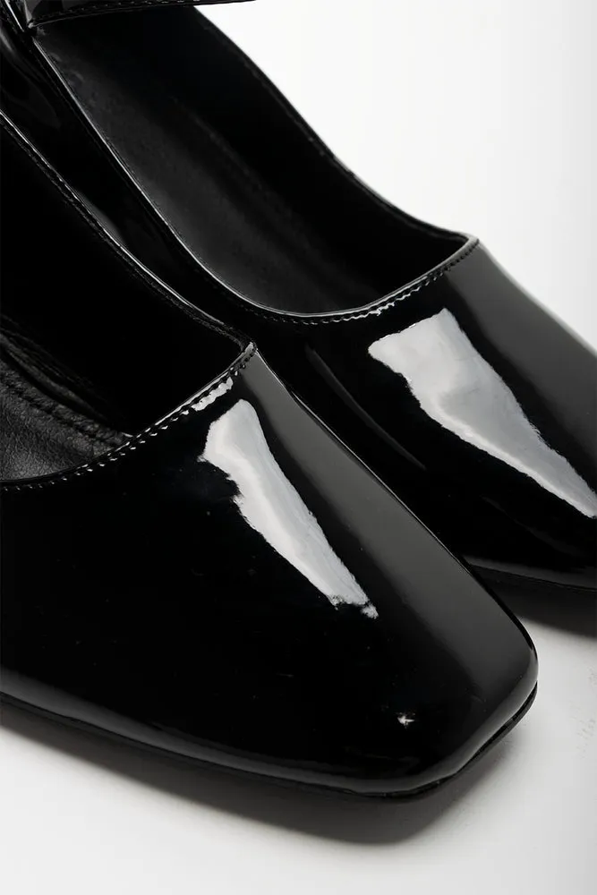 Heel Black