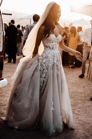 Modest Sweetheart Court Train Sleeveless Tulle Wedding Dress with Appliques OHD118