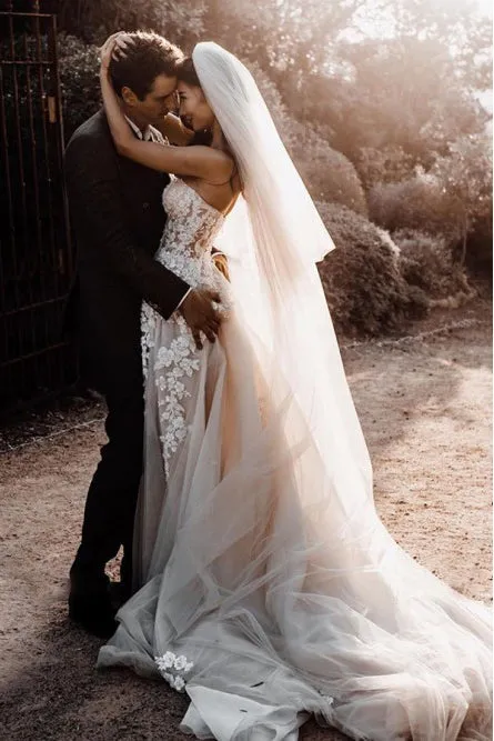 Modest Sweetheart Court Train Sleeveless Tulle Wedding Dress with Appliques OHD118