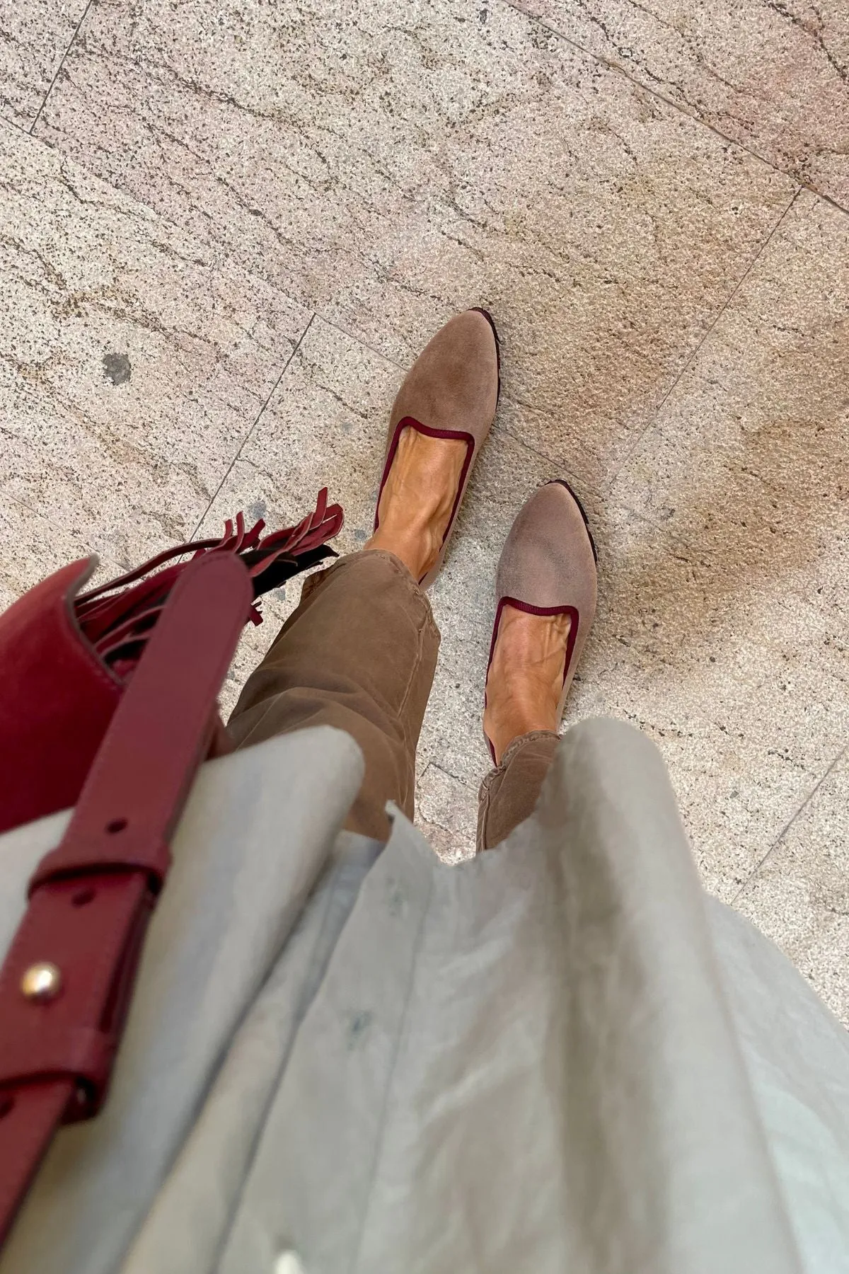 Slippers Terciopelo Beige Ribete Burdeos