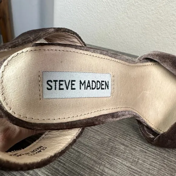 Steve Madden Clary Velvet Heels Size 7 1/2