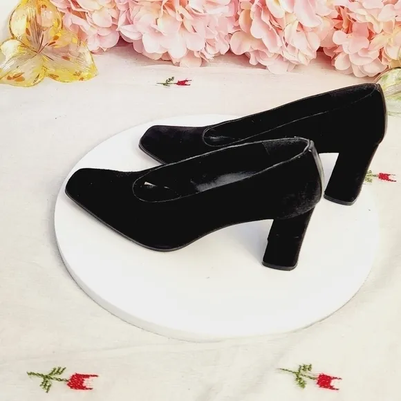 Stuart Weitzman ‘Anna’ Black Peau Block Heel Size: 5B